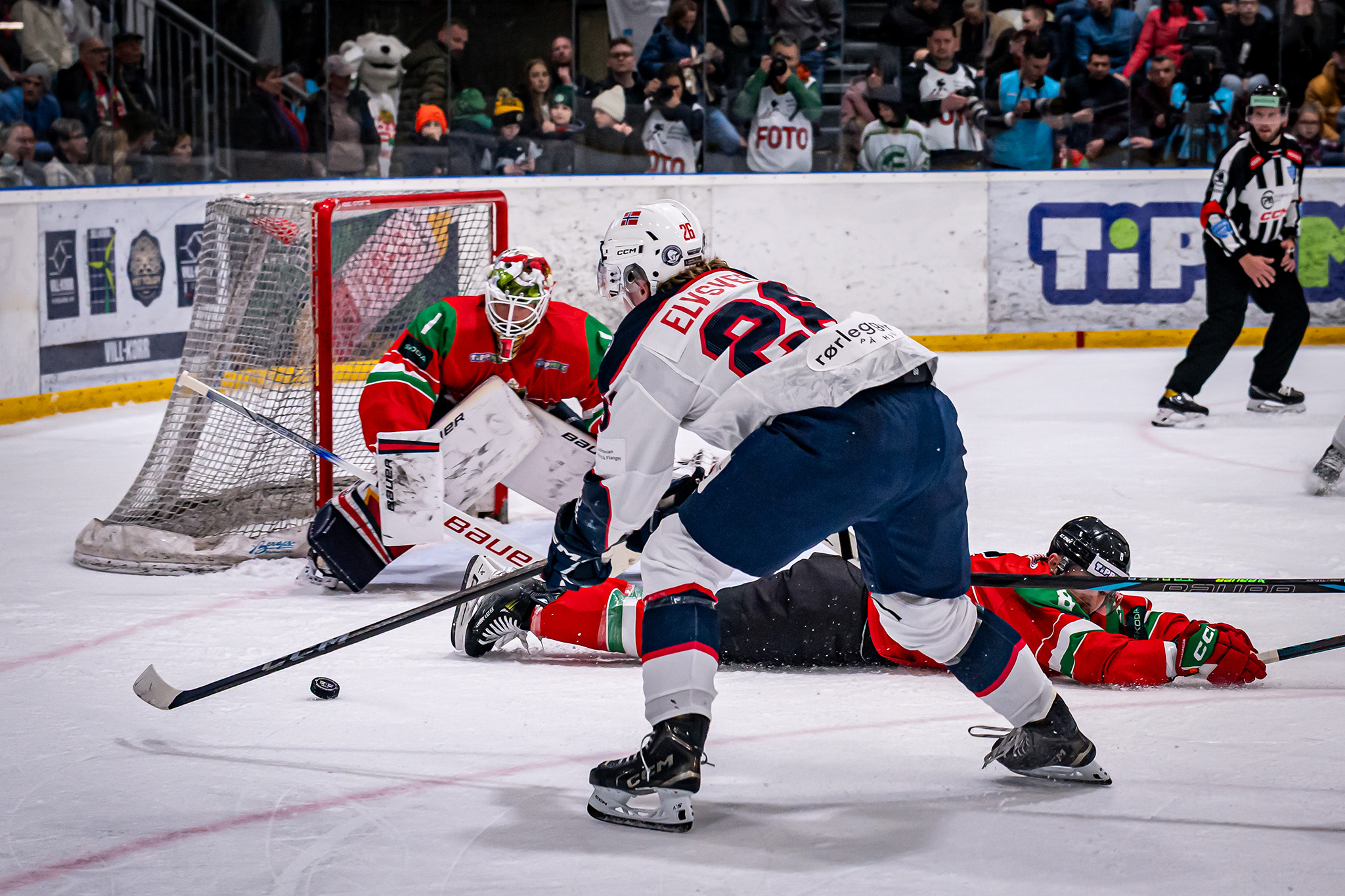 The Hungary–Norway ice hockey match attracted a packed arena at the Győr University Ice Sports Centre (Photos: András Adorján) The Hungary–Norway ice hockey match attracted a packed arena at the Győr University Ice Sports Centre (Photos: András Adorján)